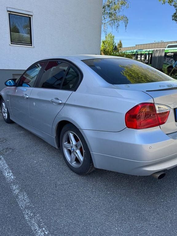 Second-hand BMW 320 150 CP (110 kW) 2006 Argintiu Berlinǎ