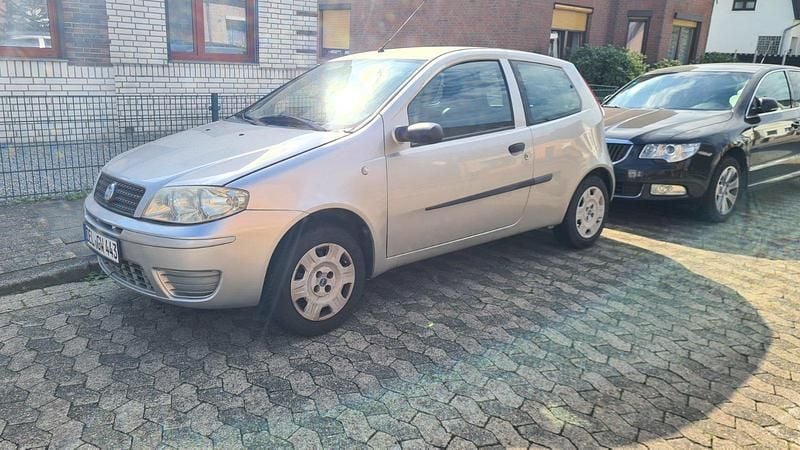 Silber Gebraucht 2004 Fiat Punto Kleinwagen | 250 € (Superpreis) - Bild 1/4
