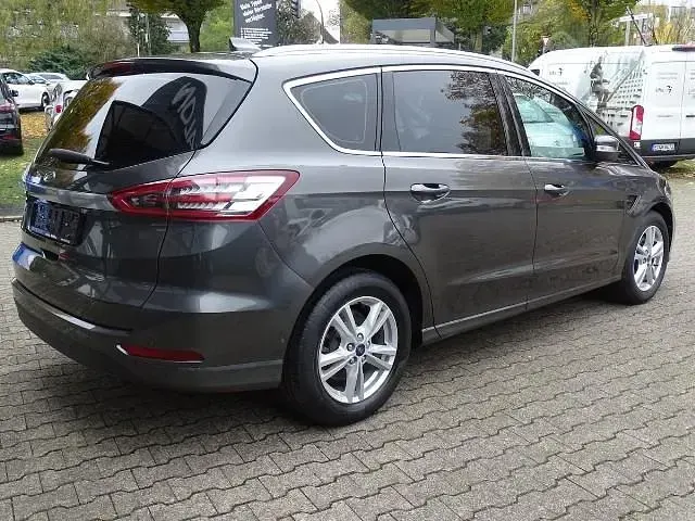 Gebraucht Ford S-MAX Titanium 165 PS (121 kW) 2020 Grau Van / Kleinbus