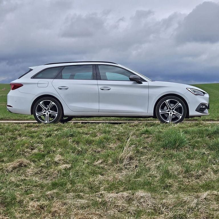 Usata Seat Leon 150 CV (110 kW) 2021 Bianco Berlina