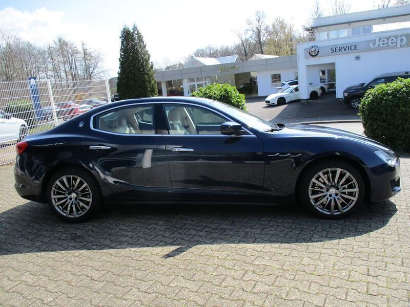 Gebraucht Maserati Ghibli 349 PS (256 kW) 2021 Blau Coupé