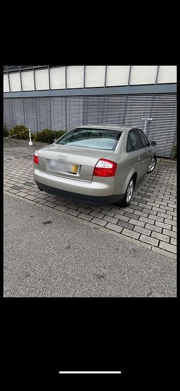 Gelb Gebraucht 2000 Audi A4 Limousine | 1.399 € (Guter Preis) - Bild 1/4