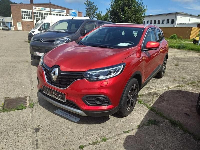 Gebraucht Renault Kadjar LIMITED Deluxe 140 PS (102 kW) 2019 Rot SUV
