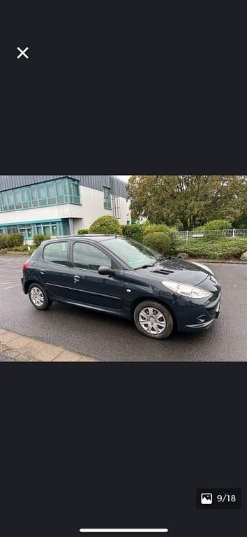 Grau Gebraucht 2010 Peugeot 206+ Kleinwagen | 1.999 € (Guter Preis) - Bild 1/4