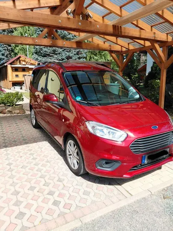 Gebraucht Ford Tourneo Courier Titanium 101 PS (74 kW) 2019 Rot Van / Kleinbus