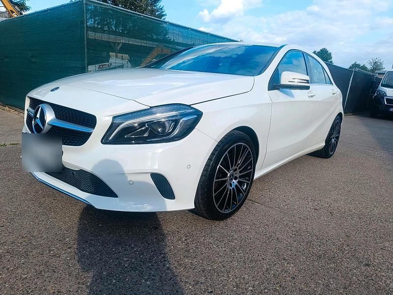 Second-hand Mercedes A200 156 CP (114 kW) 2017 Alb Hatchback