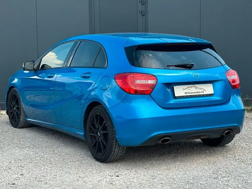 Gebraucht Mercedes A180 122 PS (89 kW) 2012 Blau Kleinwagen