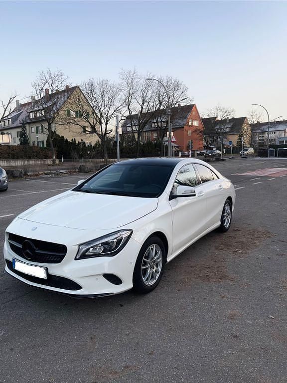 Gebraucht Mercedes CLA180 122 PS (89 kW) 2016 Weiß Limousine