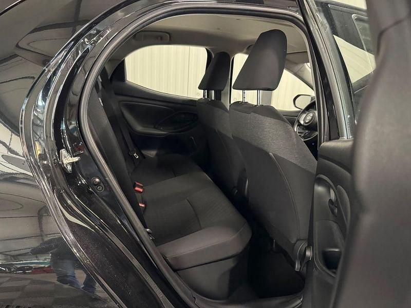 Gebraucht Toyota Yaris Hybrid Active 91 PS (66 kW) 2021 Schwarz Limousine