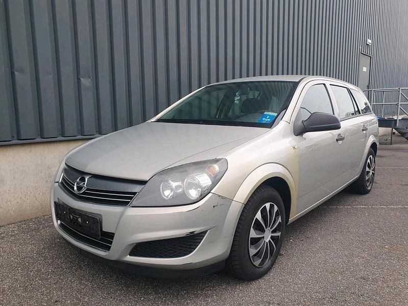Gebraucht Opel Astra 90 PS (66 kW) 2009 Gold Kombi