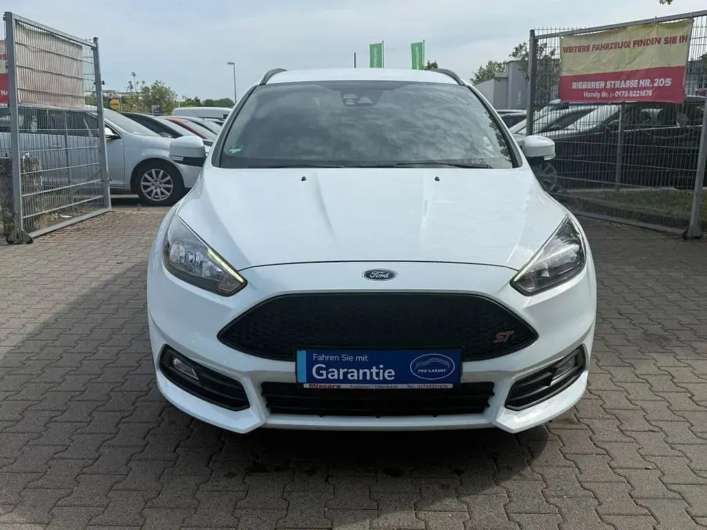 Gebraucht Ford Focus ST 250 PS (183 kW) 2018 Weiß Kombi