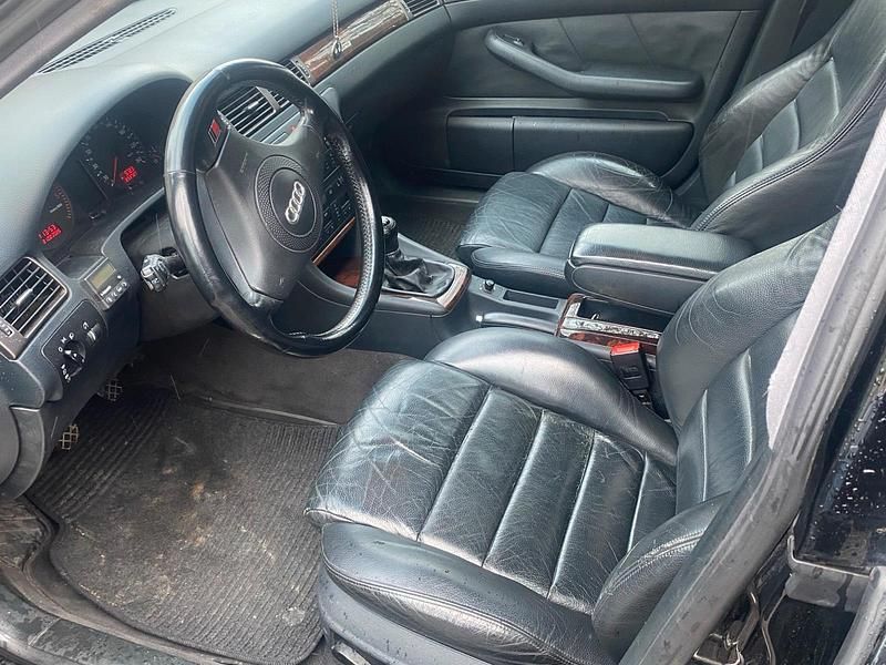 Gebraucht Audi A6 180 PS (132 kW) 2002 Schwarz Kombi