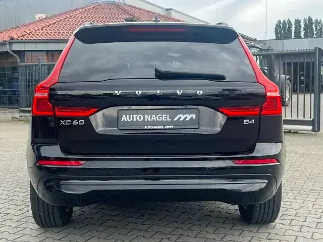 Gebraucht Volvo XC60 Core 197 PS (144 kW) 2023 Andere SUV