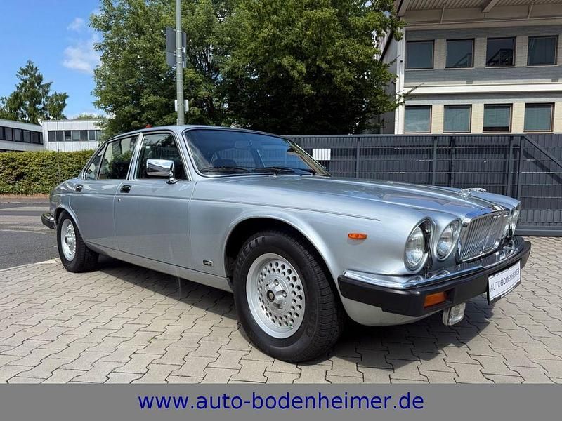 Silber Gebraucht 1991 Jaguar XJ12 Limousine | 14.900 € - Bild 1/4