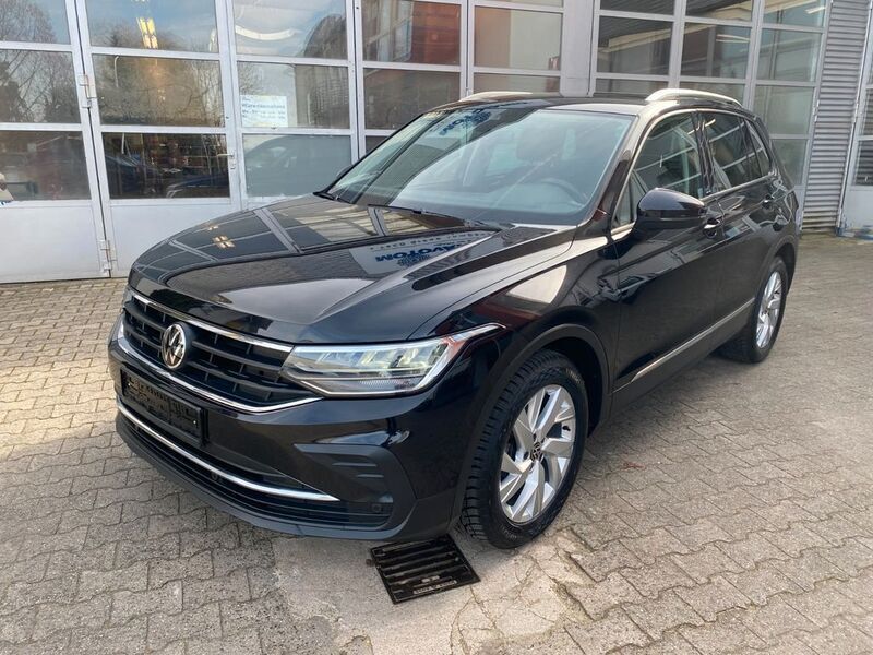 Deep black perleffekt Gebraucht 2023 VW Tiguan Active SUV | 22.500 € (Guter Preis) - Bild 1/4
