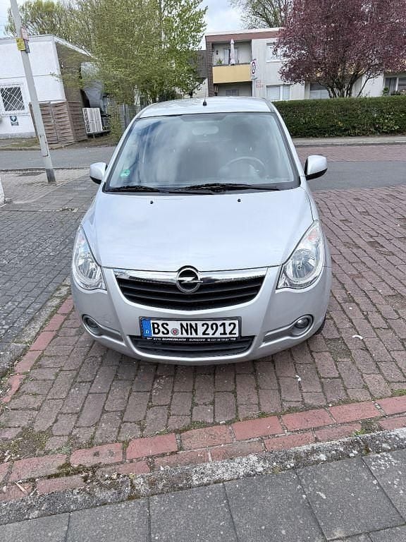 Gebraucht Opel Agila 68 PS (50 kW) 2013 Silber Kleinwagen