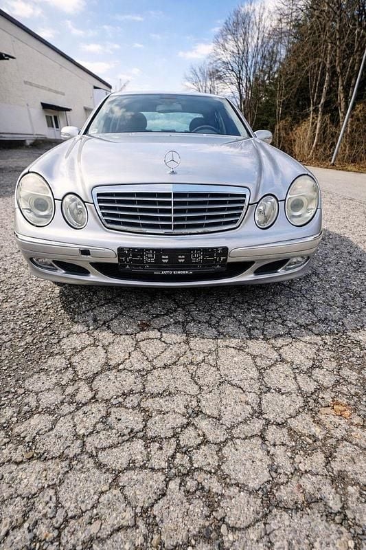 Gebraucht Mercedes E220 150 PS (110 kW) 2004 Silber Limousine