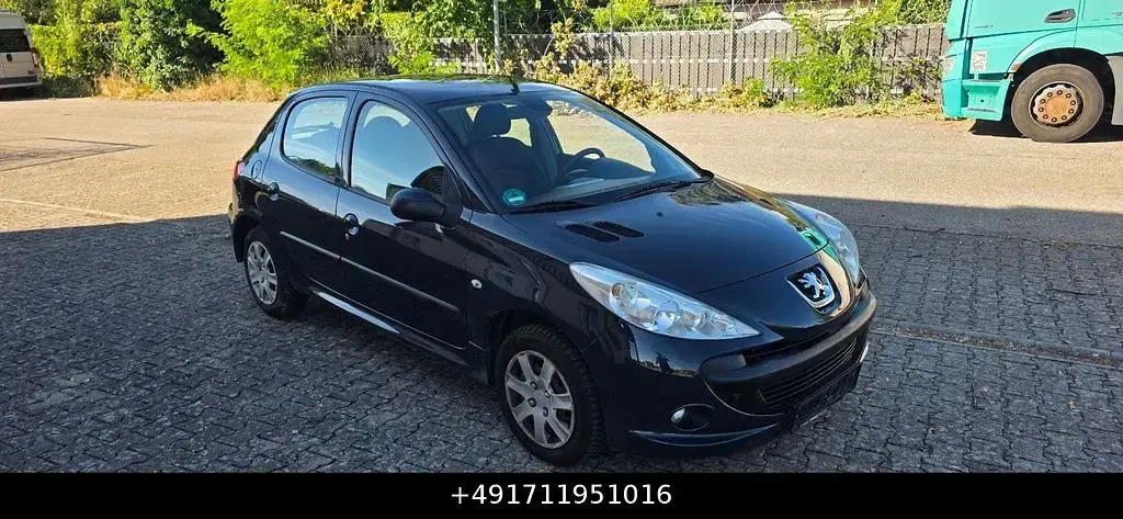 Gebraucht Peugeot 206 Basis 75 PS (55 kW) 2010 Schwarz Limousine