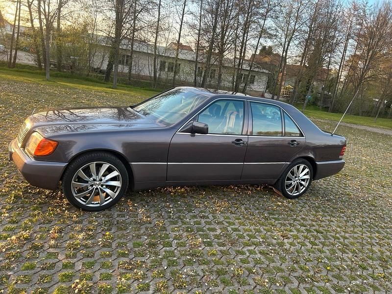 Używany Mercedes E500 326 KM (239 kW) 1992 Andere farben Sedan/Limuzyna