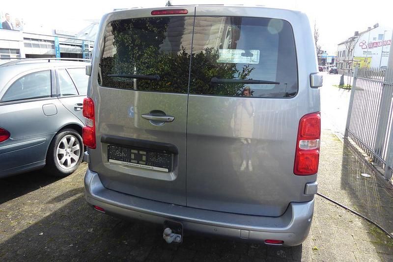 Second-hand Citroën Jumpy 179 CP (131 kW) 2020 Gri Monovolum