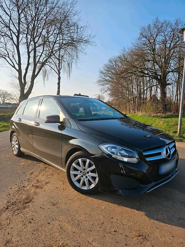 Gebraucht Mercedes B200 136 PS (100 kW) 2017 Schwarz Van / Kleinbus