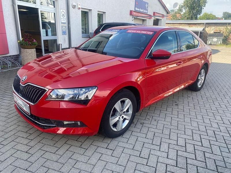 Rot Gebraucht 2016 Skoda Superb Ambition Limousine | 15.998 € (Guter Preis) - Bild 1/4
