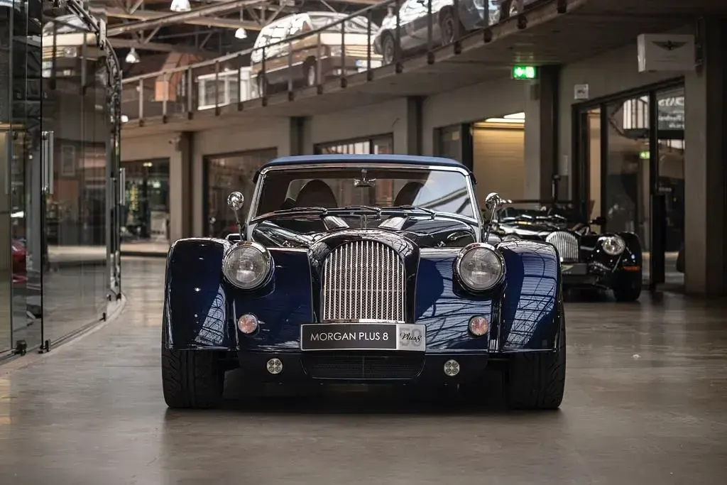 Gebraucht Morgan Plus 8 367 PS (269 kW) 2014 Porsche mitternachtsblau Cabrio