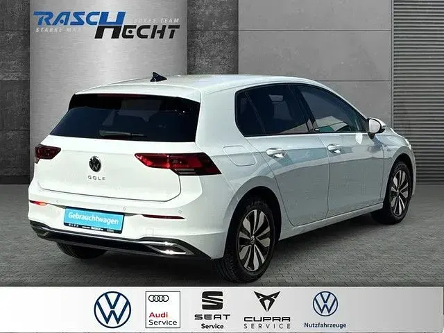 Gebraucht VW Golf VIII Move 131 PS (96 kW) 2023 Weiß Limousine