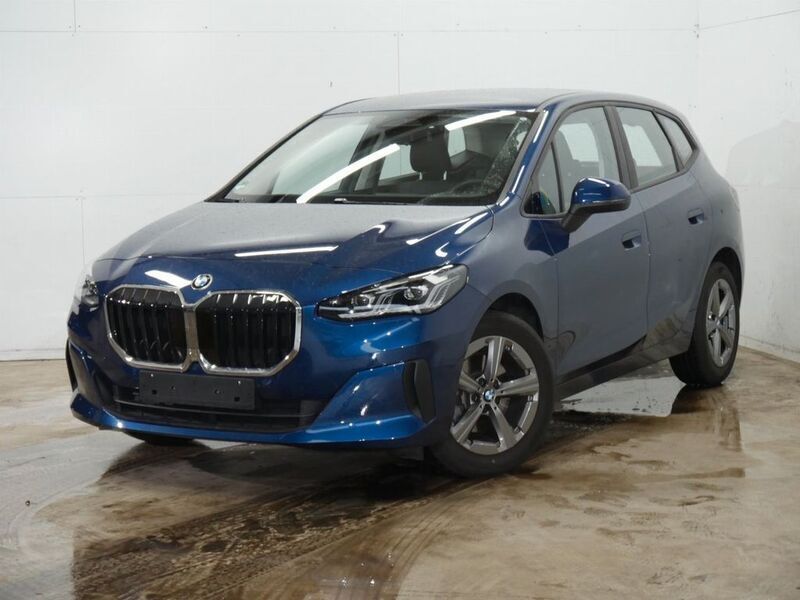 Blau Gebraucht 2024 BMW 218 Active Tourer Luxury Line Van / Kleinbus | 30.980 € (Superpreis) - Bild 1/4