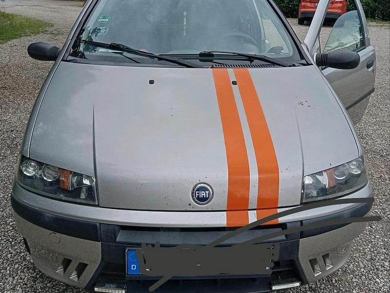 Grau Gebraucht 2003 Fiat Punto Kleinwagen | 650 € - Bild 1/4
