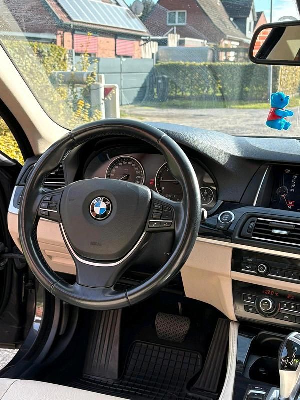 Grau Gebraucht 2014 BMW 520 Kombi | 13.600 € (Fairer Preis) - Bild 1/4