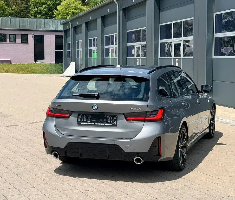 Gebraucht BMW 330 Shadowline 245 PS (180 kW) 2025 Skyscraper grau (metallic) Kombi