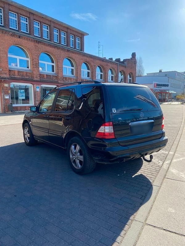 Gebraucht Mercedes ML320 218 PS (160 kW) 2002 Schwarz SUV
