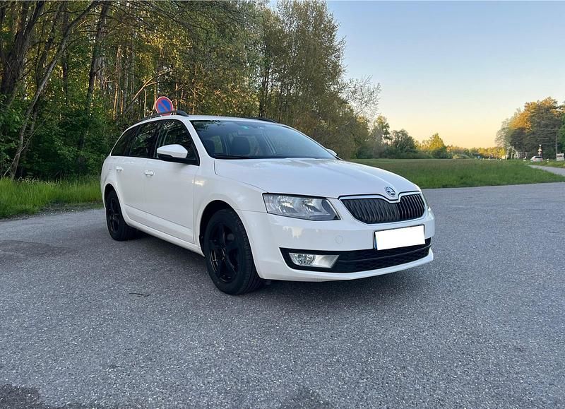Weiß Gebraucht 2014 Skoda Octavia Ambition Kombi | 7.590 € (Fairer Preis) - Bild 1/4