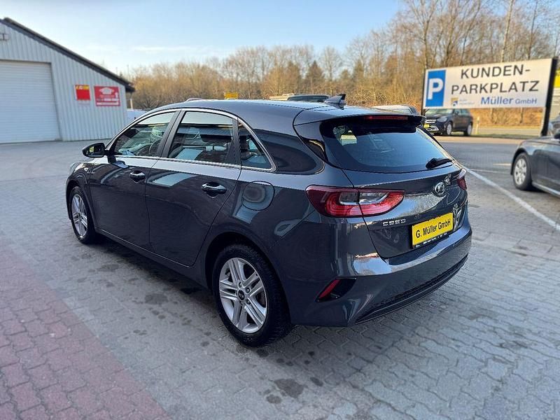 Gebraucht Kia Ceed Vision 140 PS (102 kW) 2021 Grau Kleinwagen