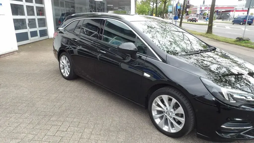 Używany Opel Astra Elegance 110 KM (80 kW) 2020 Czarny Kombi