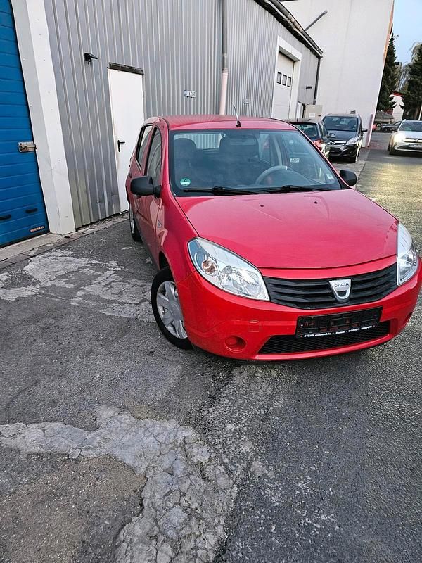 Rot Gebraucht 2009 Dacia Sandero Kleinwagen | 1.850 € (Fairer Preis) - Bild 1/4