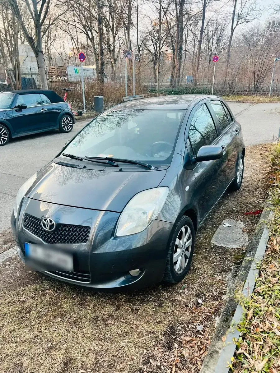 Gebraucht Toyota Yaris 69 PS (50 kW) 2008 Grau Kleinwagen