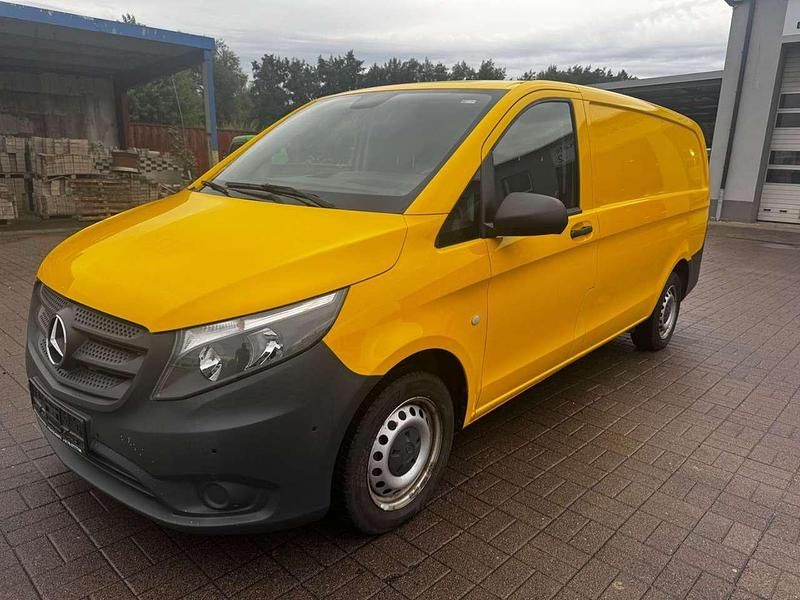 Gelb Gebraucht 2015 Mercedes Vito Van / Kleinbus | 9.990 € (Superpreis) - Bild 1/4