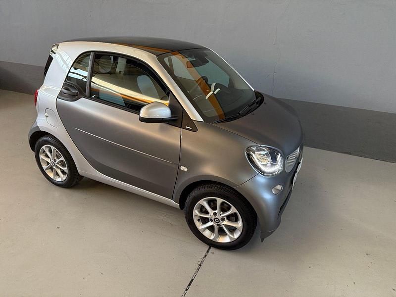 Grau Gebraucht 2015 Smart ForTwo Coupé Passion Coupé | 10.790 € (Guter Preis) - Bild 1/4