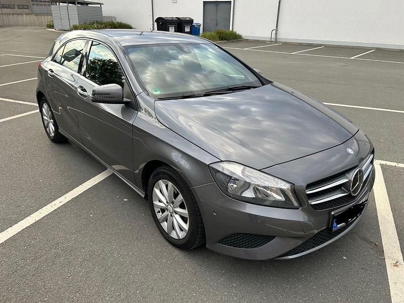 Grau Gebraucht 2012 Mercedes A200 Avantgarde Kleinwagen | 8.900 € - Bild 1/4