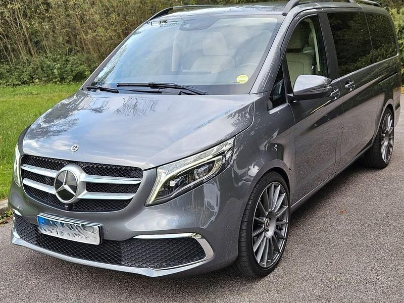 Grau Gebraucht 2020 Mercedes V300 Exclusive Van / Kleinbus | 67.500 € (Fairer Preis) - Bild 1/4
