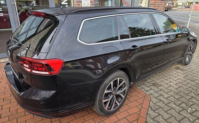 Gebraucht VW Passat Business 122 PS (89 kW) 2022 Schwarz Kombi