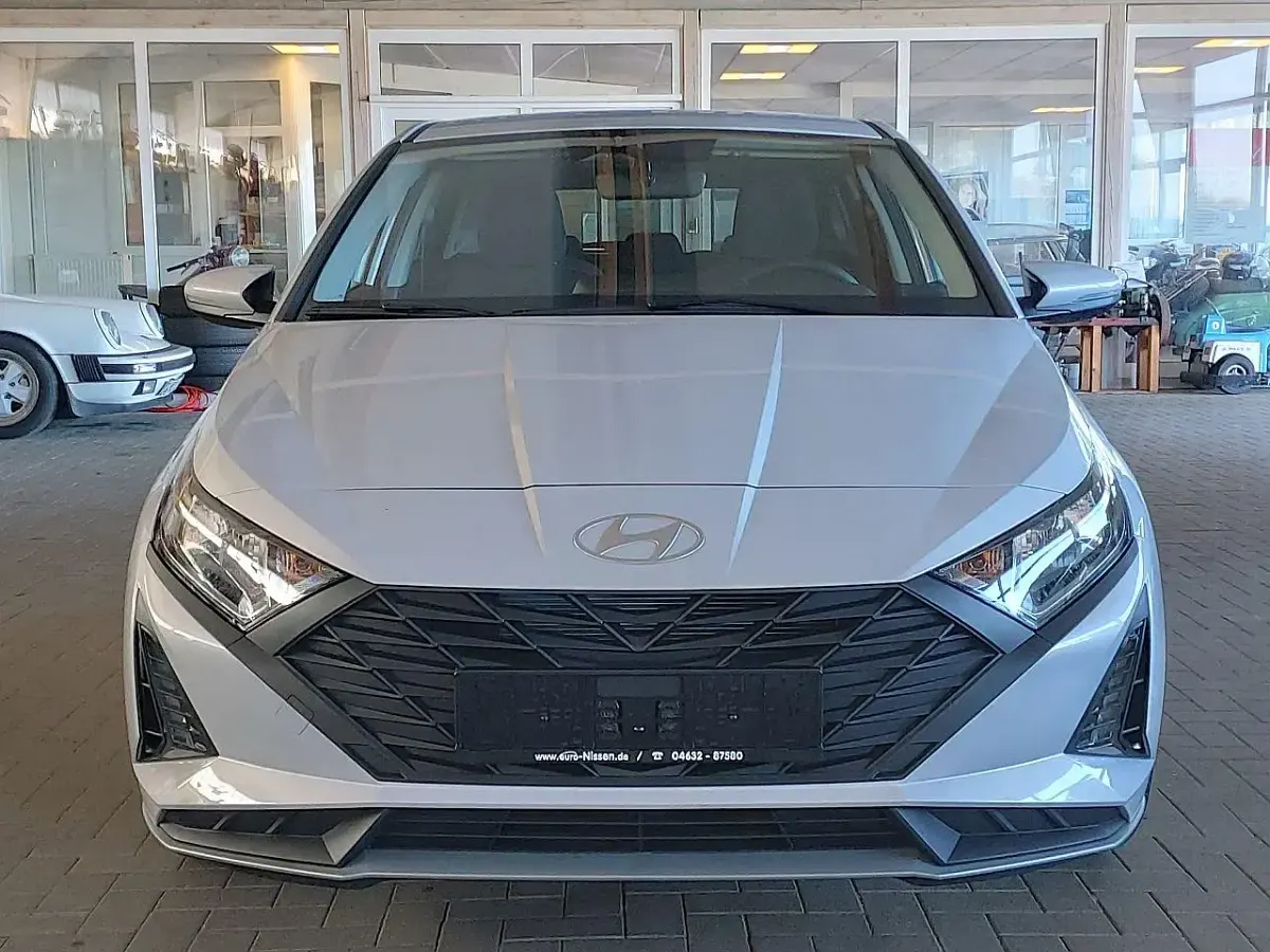 Ny Hyundai i20 Select 79 HK (58 kW) 2025 Diverse farben Hatchback