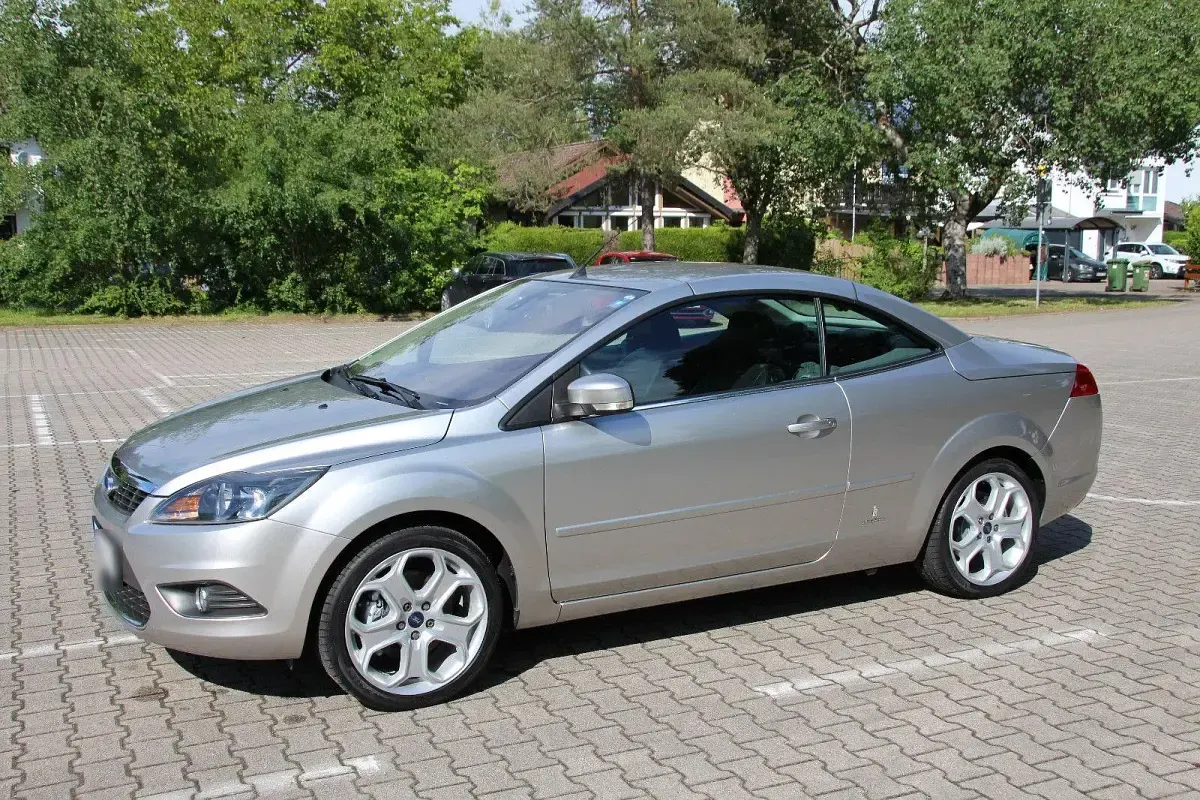Gebraucht Ford Focus Cabriolet Titanium 145 PS (106 kW) 2009 Silber Cabrio
