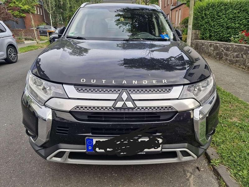 Schwarz Gebraucht 2019 Mitsubishi Outlander Diamant Edition SUV | 18.000 € (Fairer Preis) - Bild 1/4