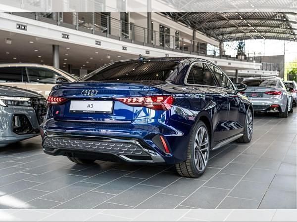 Gebraucht Audi A3 Ambiente 150 PS (110 kW) 2025 Blau (2d navarrablau metallic) Limousine