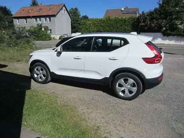 Gebraucht Volvo XC40 Momentum 150 PS (110 kW) 2019 Ice white, solid SUV