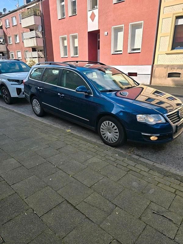 Gebraucht VW Passat 140 PS (102 kW) 2010 Blau Limousine