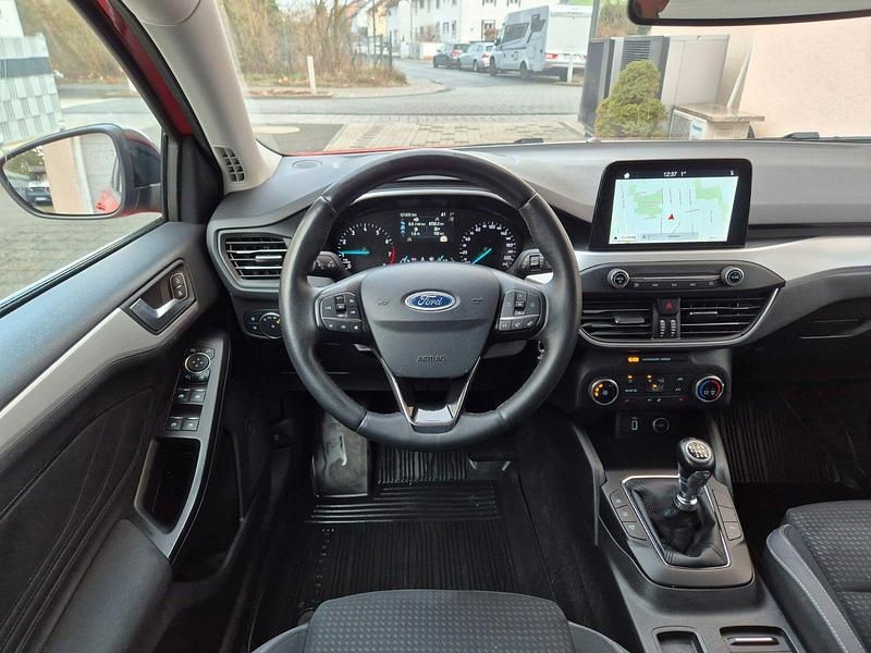 Gebraucht Ford Focus Cool & Connect 150 PS (110 kW) 2018 Rot Kombi